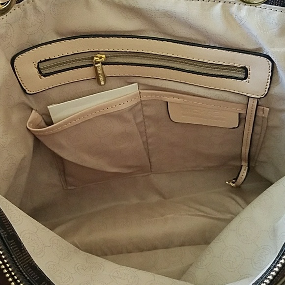 Michael Kors purse - Picture 3 of 6